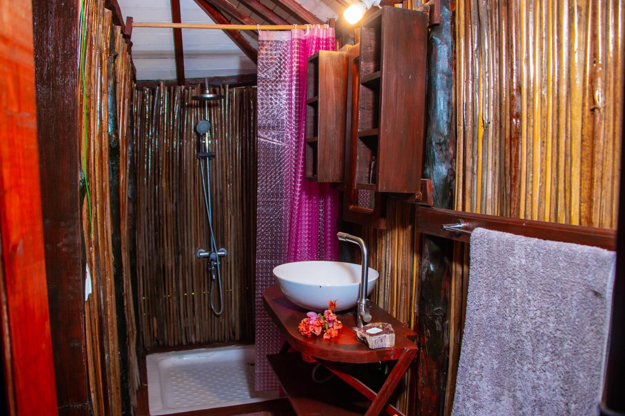 Ampazony Oasis Lodge Махадзанга Экстерьер фото